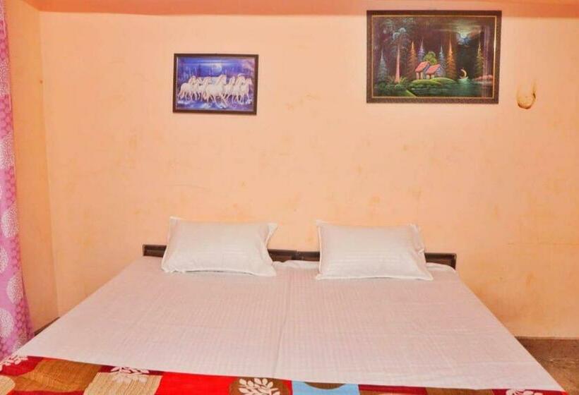 Háromágyas Classic Szoba, Spot On Yogi Guest House