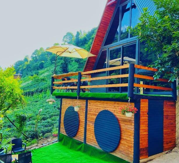 اتاق لوکس با تخت بزرگ, İnoravadi