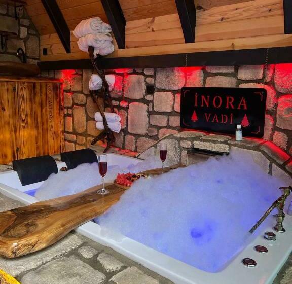اتاق لوکس با تخت بزرگ, İnoravadi