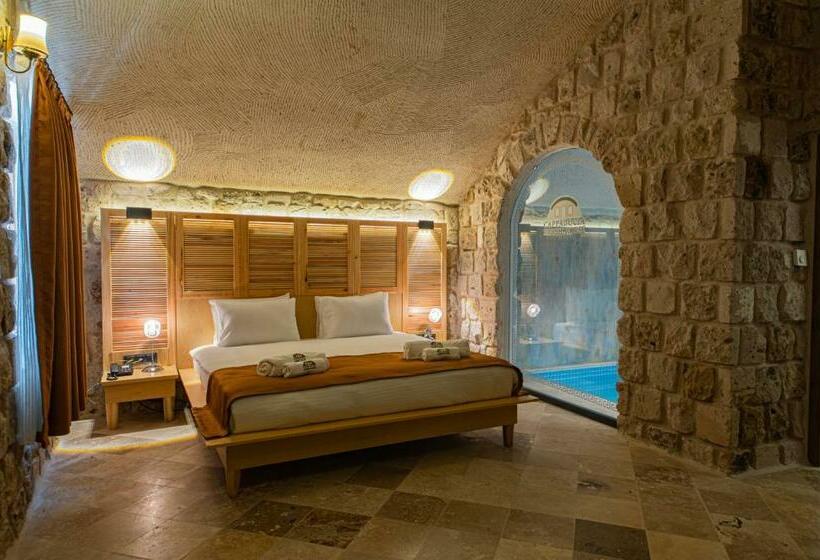 سوییت سوپریور, Cappadocia Hobbit House