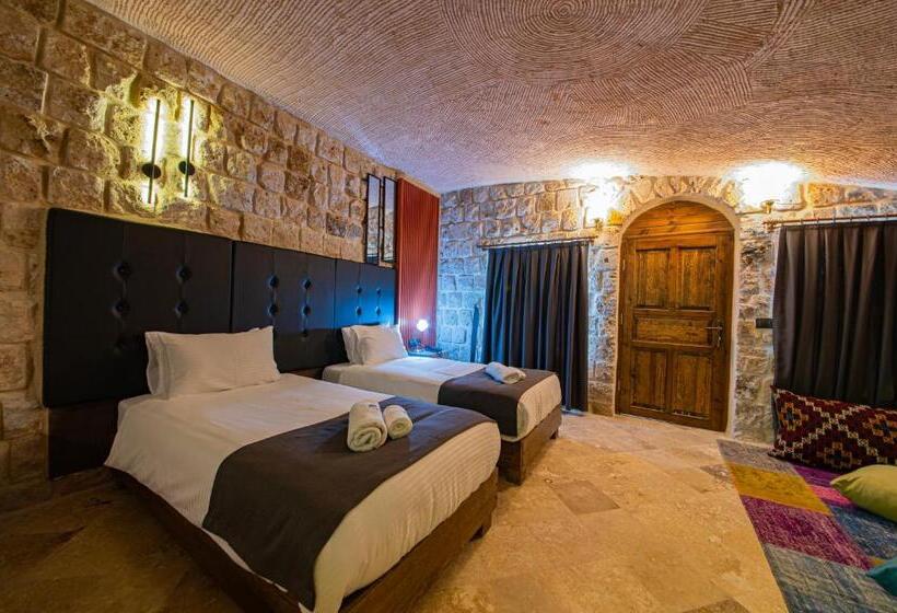 سوییت لوکس, Cappadocia Hobbit House