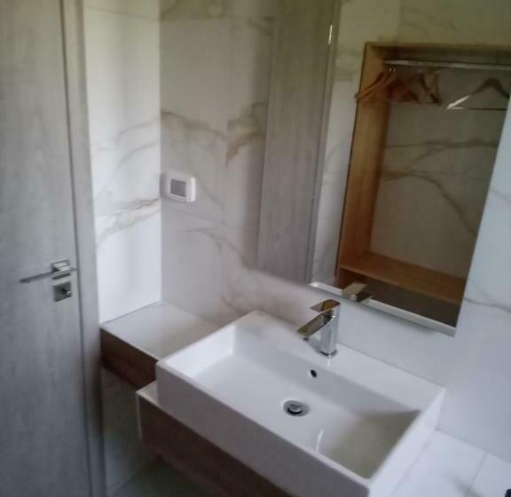 Трехместный Номер Deluxe Вид на Море, Villa Tonia