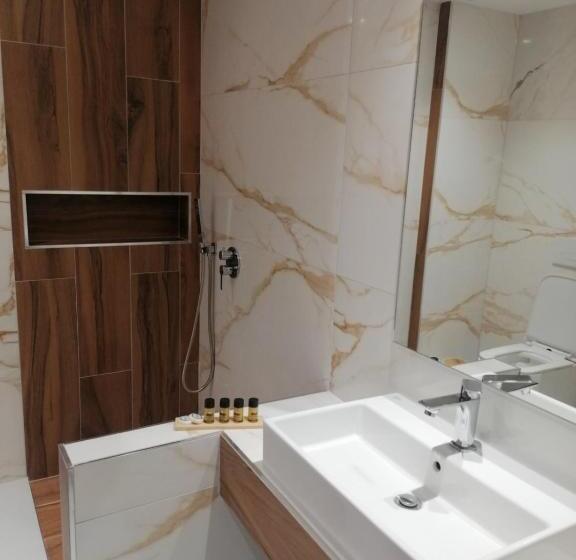 Трехместный Номер Deluxe Вид на Море, Villa Tonia