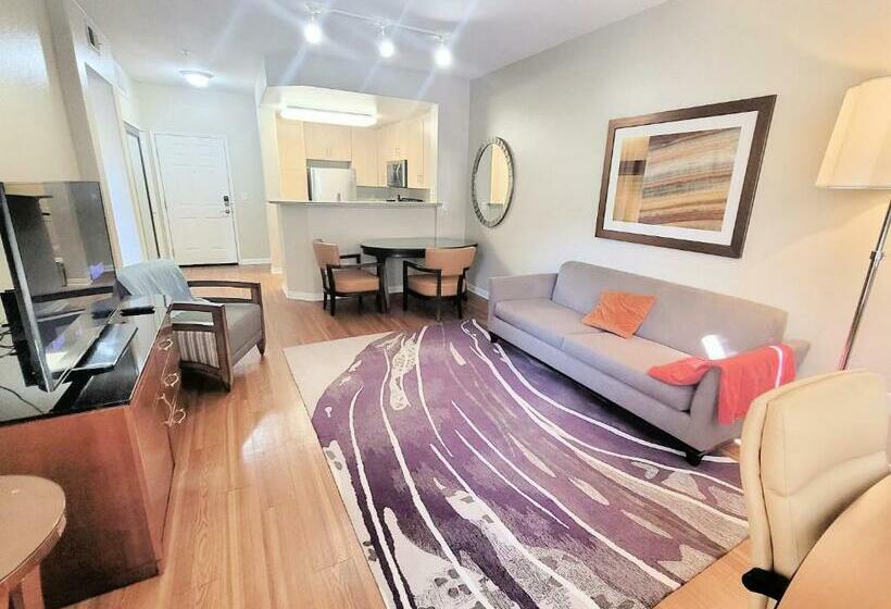Апартаменты 1 Спальня, Disney Fullerton Homes And Lofts