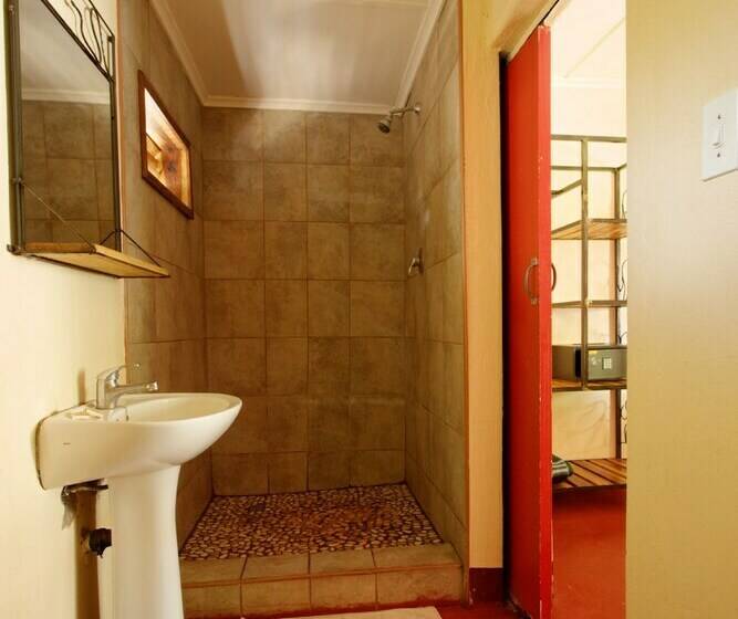 اتاق استاندارد, Jollyboys Backpackers
