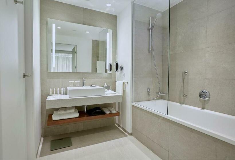 带大床的行政房间, Doubletree By Hilton Hotel Wroclaw