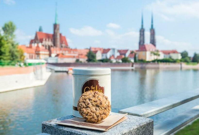 带大床的豪华间, Doubletree By Hilton Hotel Wroclaw