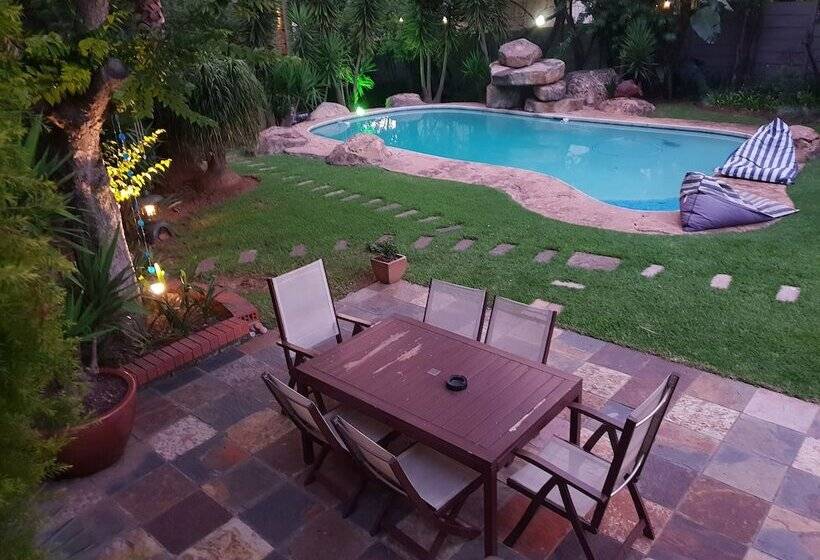 Студио Executive, Moonflower Cottages