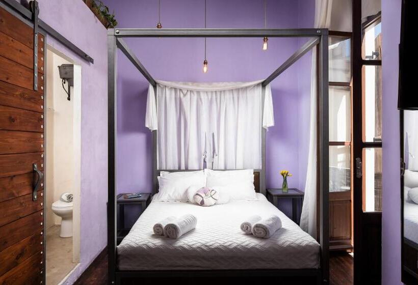 Полулюкс с Балконом, Favela Living Space