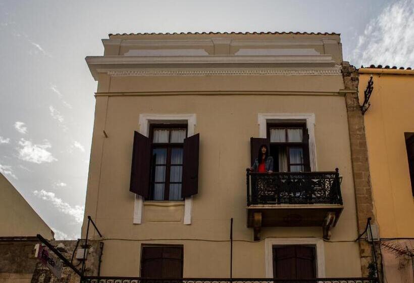 Президентский Люкс, Favela Living Space