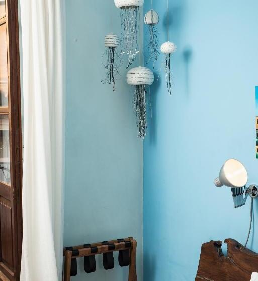 Президентский Люкс, Favela Living Space