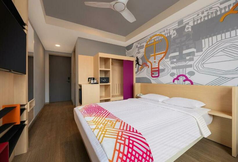 اتاق لوکس با تخت دو نفره بزرگ, Ginger Noida Sector 133