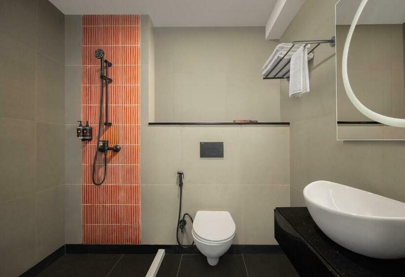 سوییت اجرایی, Ginger Noida Sector 133