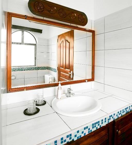 اتاق استاندارد با تخت بزرگ, Coconut Beach Boutique   Apasio Lodges