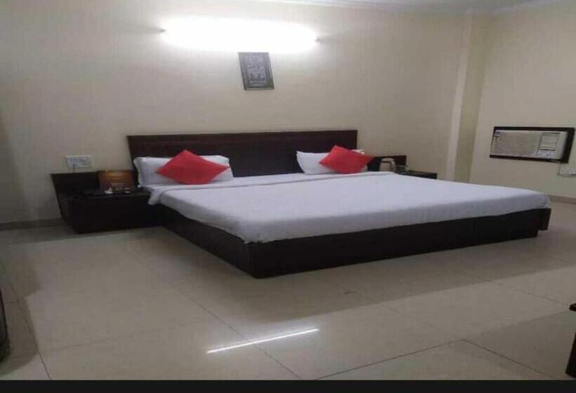 Трехместный Номер Классика, Oyo Hotel Royal Berry