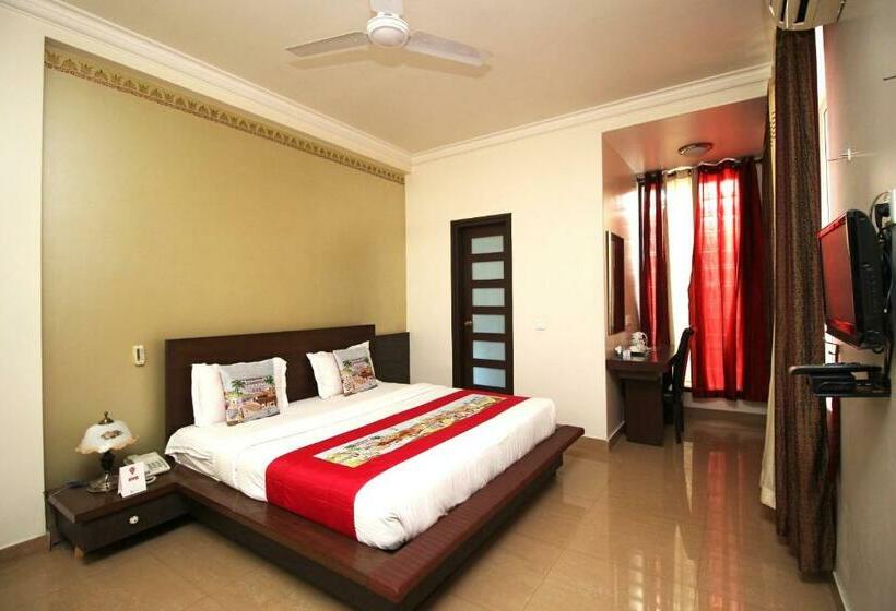 Трехместный Номер Классика, Collection O 8704 Hotel Sakshi