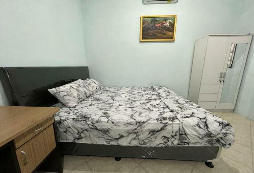 سوییت خانوادگی, Capital O 92615 Villa Utama D Alas Purwo