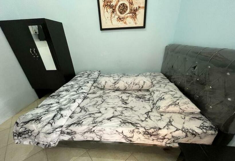 سوییت لوکس, Capital O 92615 Villa Utama D Alas Purwo