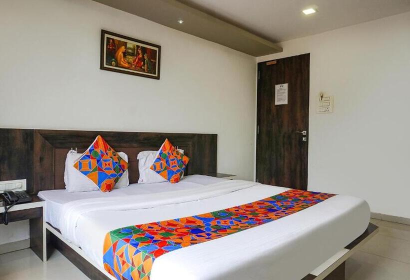 Номер Deluxe, Fabhotel Prime Meera Vatika   Nr Veena Lake