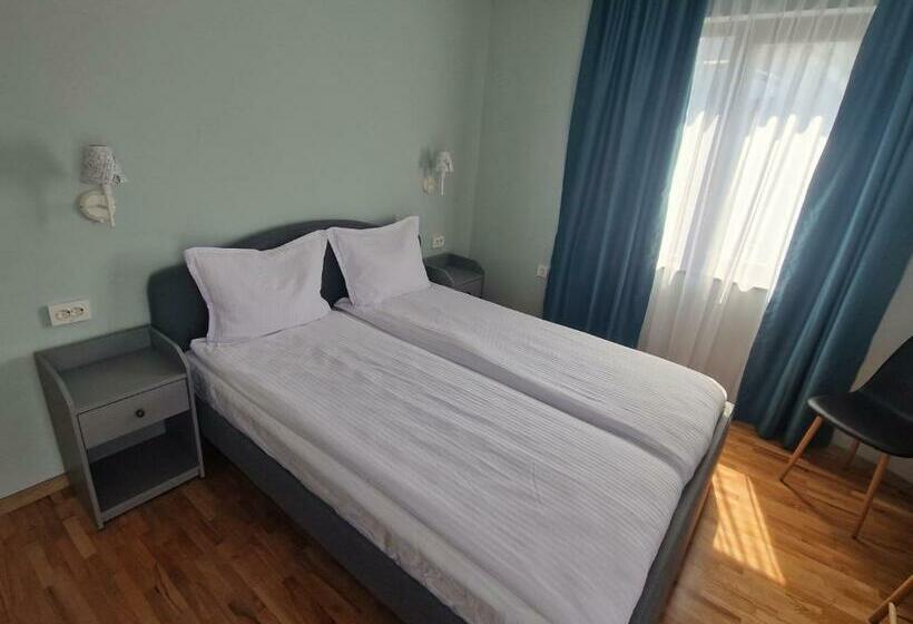 شقة غرفة واحدة, Flowers Apartments