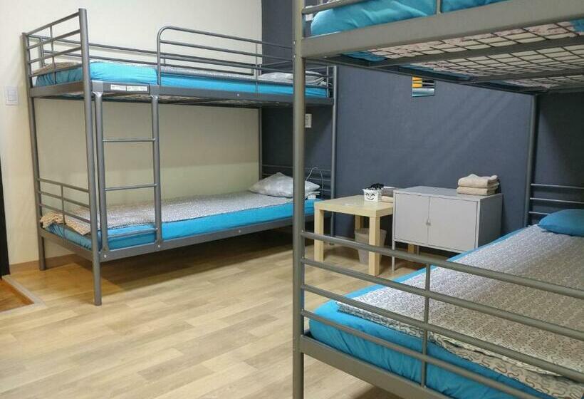 Кровать в Общей Комнате, Sokcho & Guesthouse