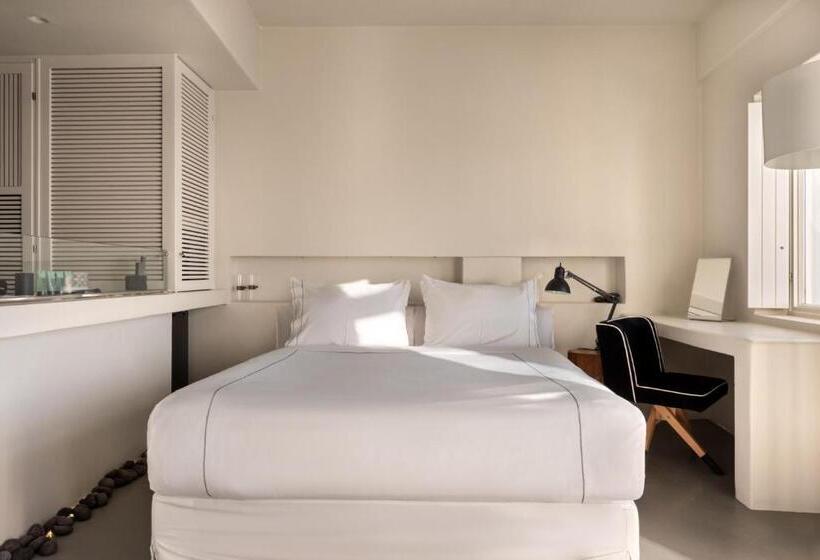 Superior suite with view, West East Suites