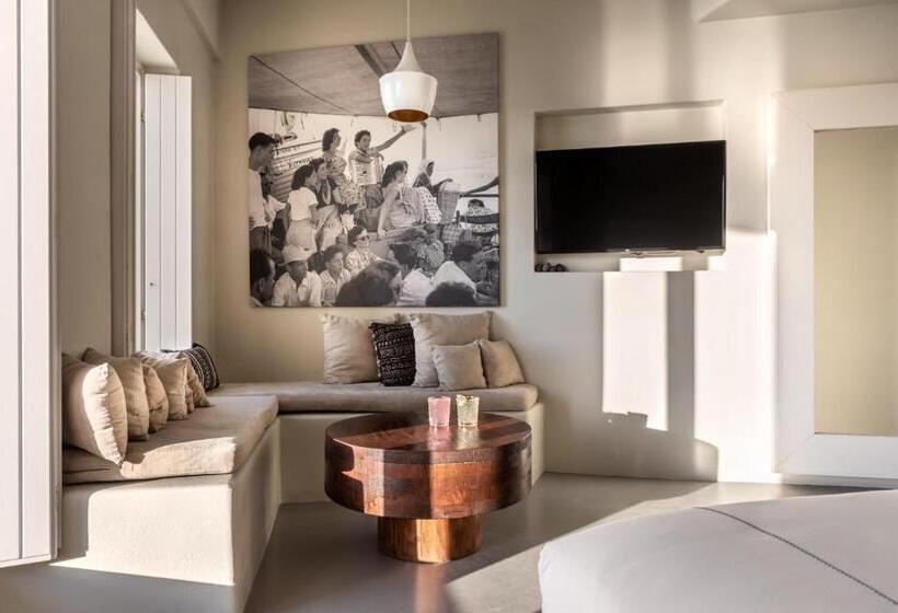 Superior suite with view, West East Suites