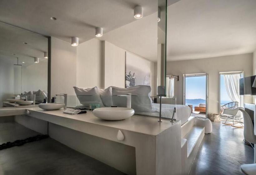 Superior suite with view, West East Suites