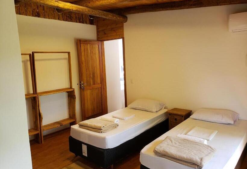 Quarto Estandar Vista Jardim, The Search House