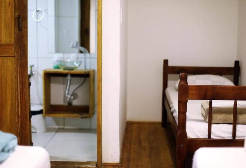Quarto Triplo Estandar Vista Jardim, The Search House