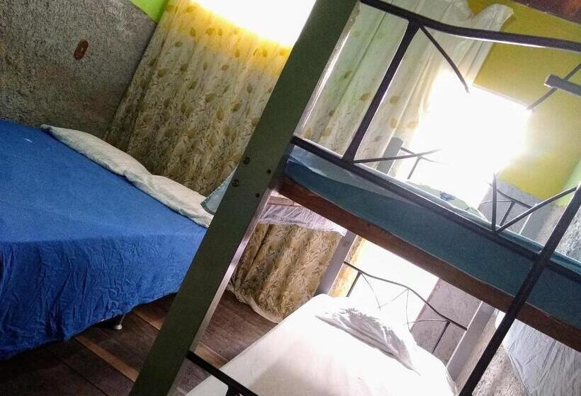 اتاق خانوادگی, Praieiro Hostel Albergue