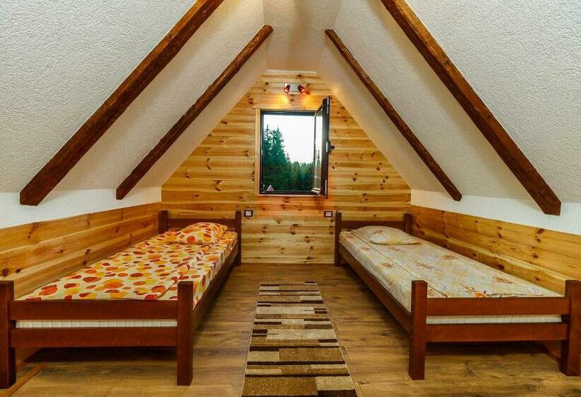اتاق استاندارد با سرویس بهداشتی مشترک, Hostel Highlander