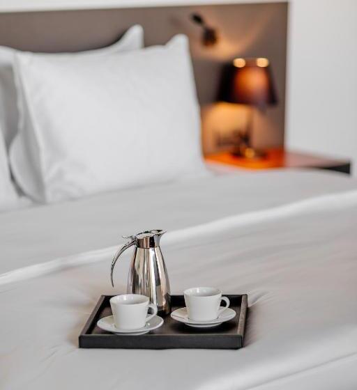 سوییت جونیور, Crowne Plaza Podgorica, An Ihg
