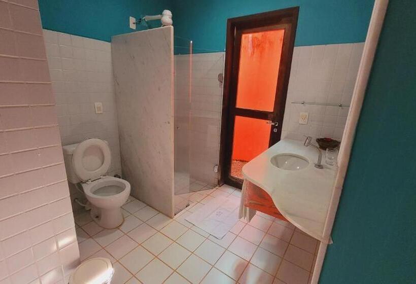 اتاق لوکس خانوادگی, Siri Paraiso