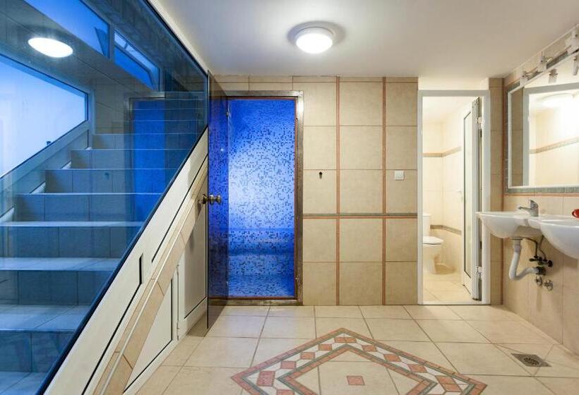 استودیو استاندارد با چشم‌انداز استخر, Spa Resort Bečići