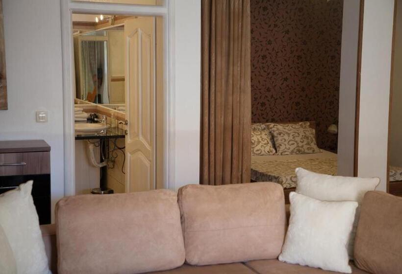 استودیو استاندارد با چشم‌انداز استخر, Spa Resort Bečići