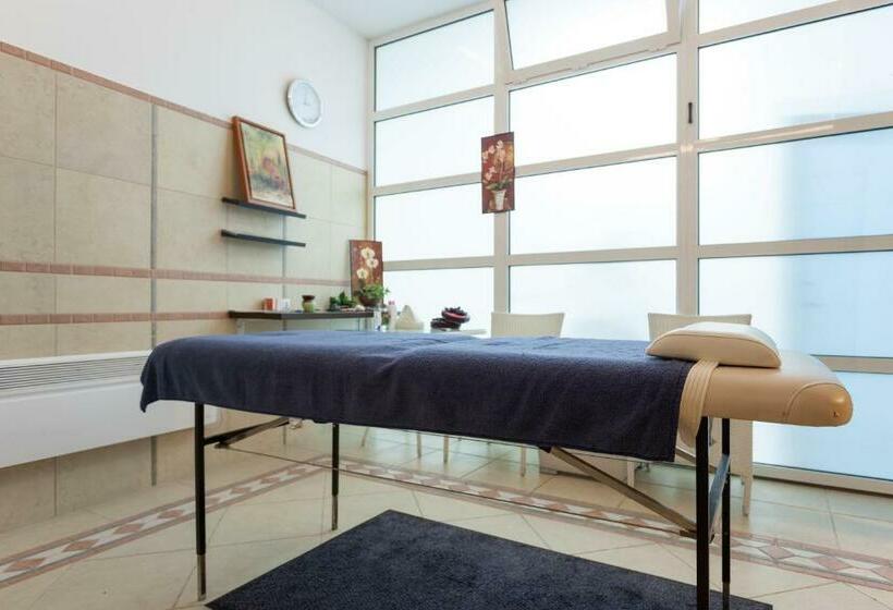 آپارتمان 1 خوابه با چشم‌انداز استخر, Spa Resort Bečići