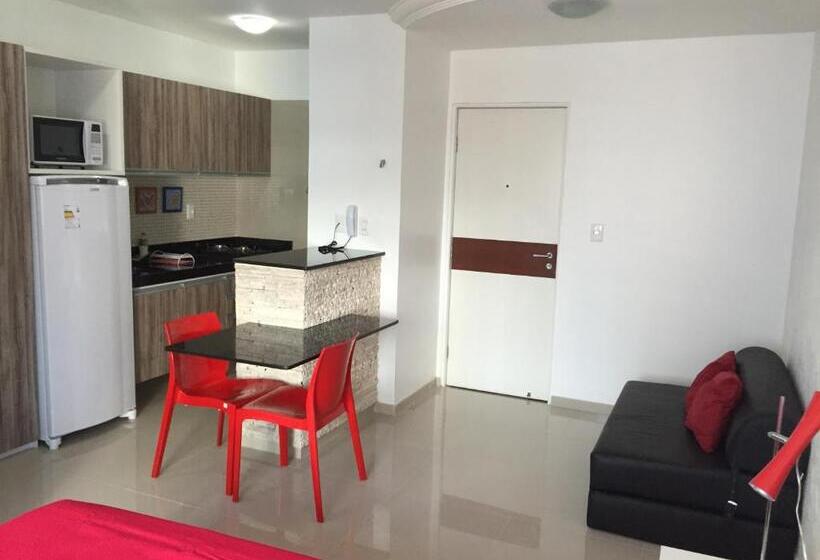استودیوی استاندارد با چشم‌انداز دریا, Studio Everest Flats