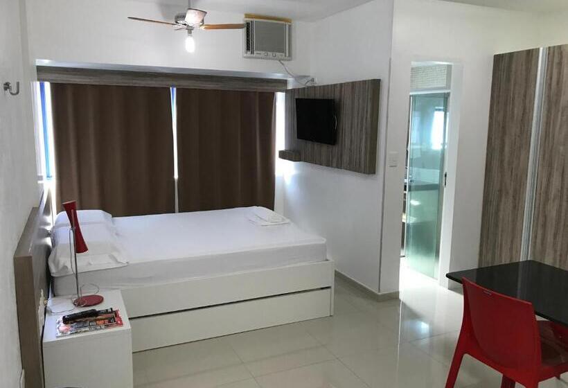 استودیوی استاندارد با چشم‌انداز دریا, Studio Everest Flats