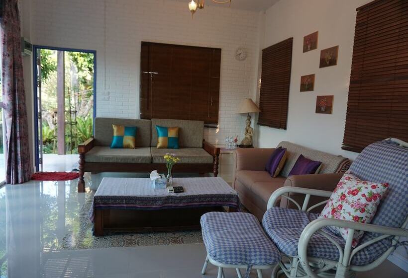 اتاق لوکس, Gumbie House