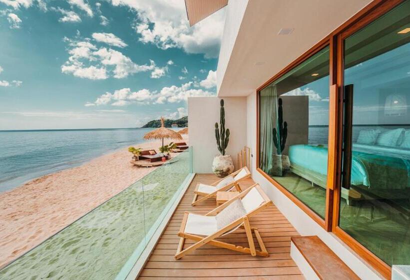 Deluxe Suite Sea View, Maldives Beach Resort