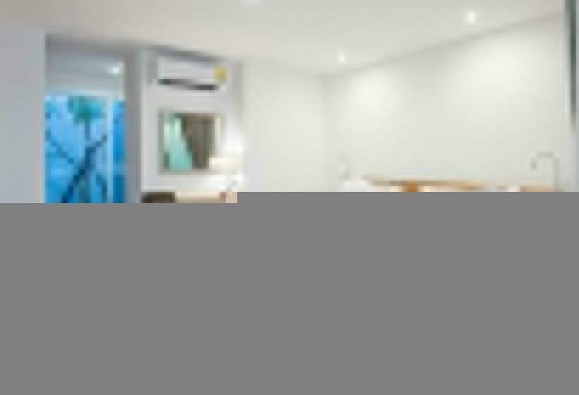 سوییت با چشم‌انداز دریا, Seanery Beach Resort
