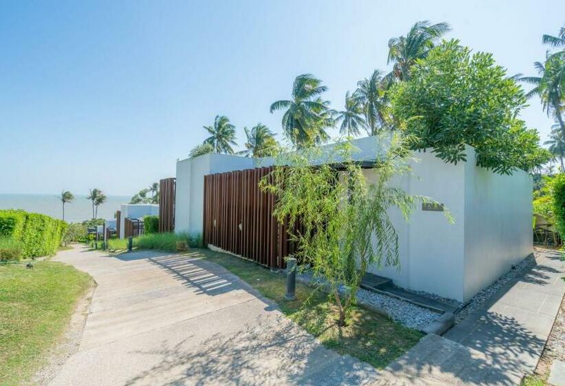 سوییت با چشم‌انداز استخر, Seanery Beach Resort