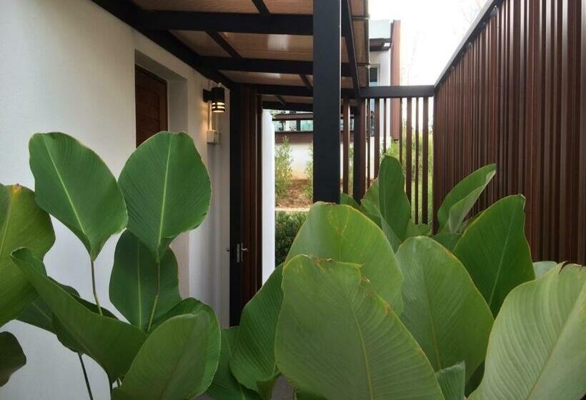 سوییت با چشم‌انداز استخر, Seanery Beach Resort