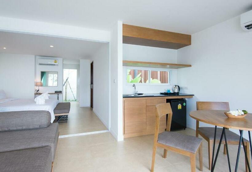 سوییت با چشم‌انداز استخر, Seanery Beach Resort