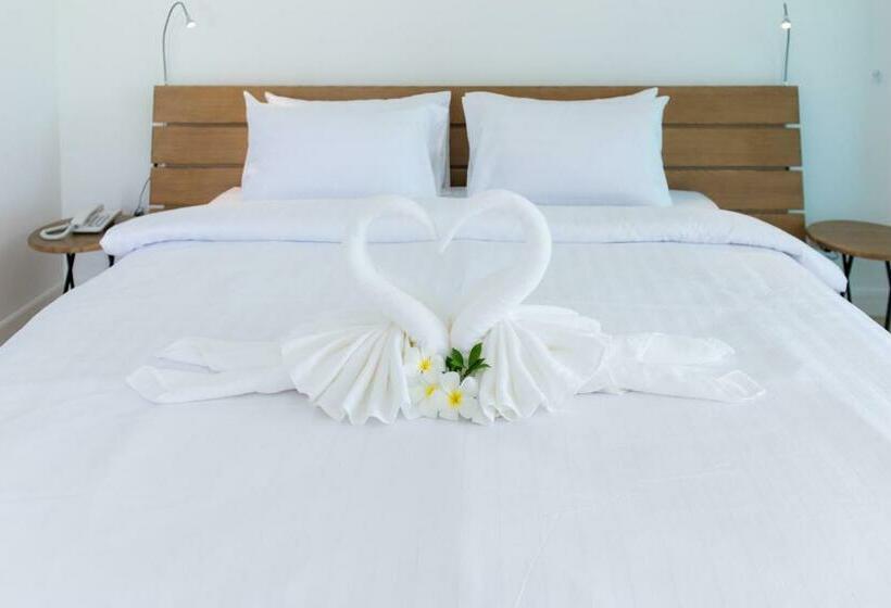 سوییت با چشم‌انداز استخر, Seanery Beach Resort