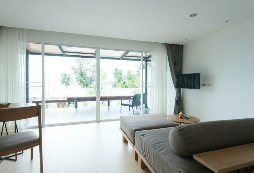 سوییت با چشم‌انداز استخر, Seanery Beach Resort