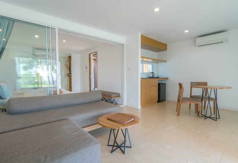 سوییت با چشم‌انداز استخر, Seanery Beach Resort