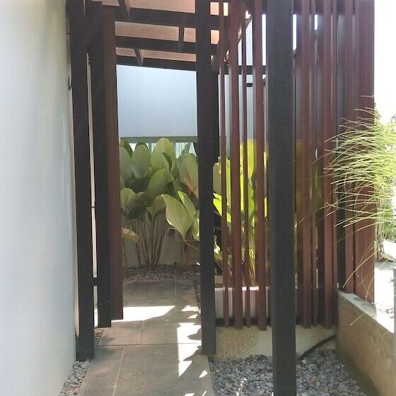 سوییت با چشم‌انداز دریا, Seanery Beach Resort