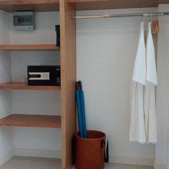 سوییت با چشم‌انداز دریا, Seanery Beach Resort